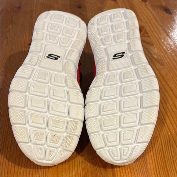 Skechers Red and Black lite-weight Athletic Shoes Breathable Knit Design - Picture 11 of 11